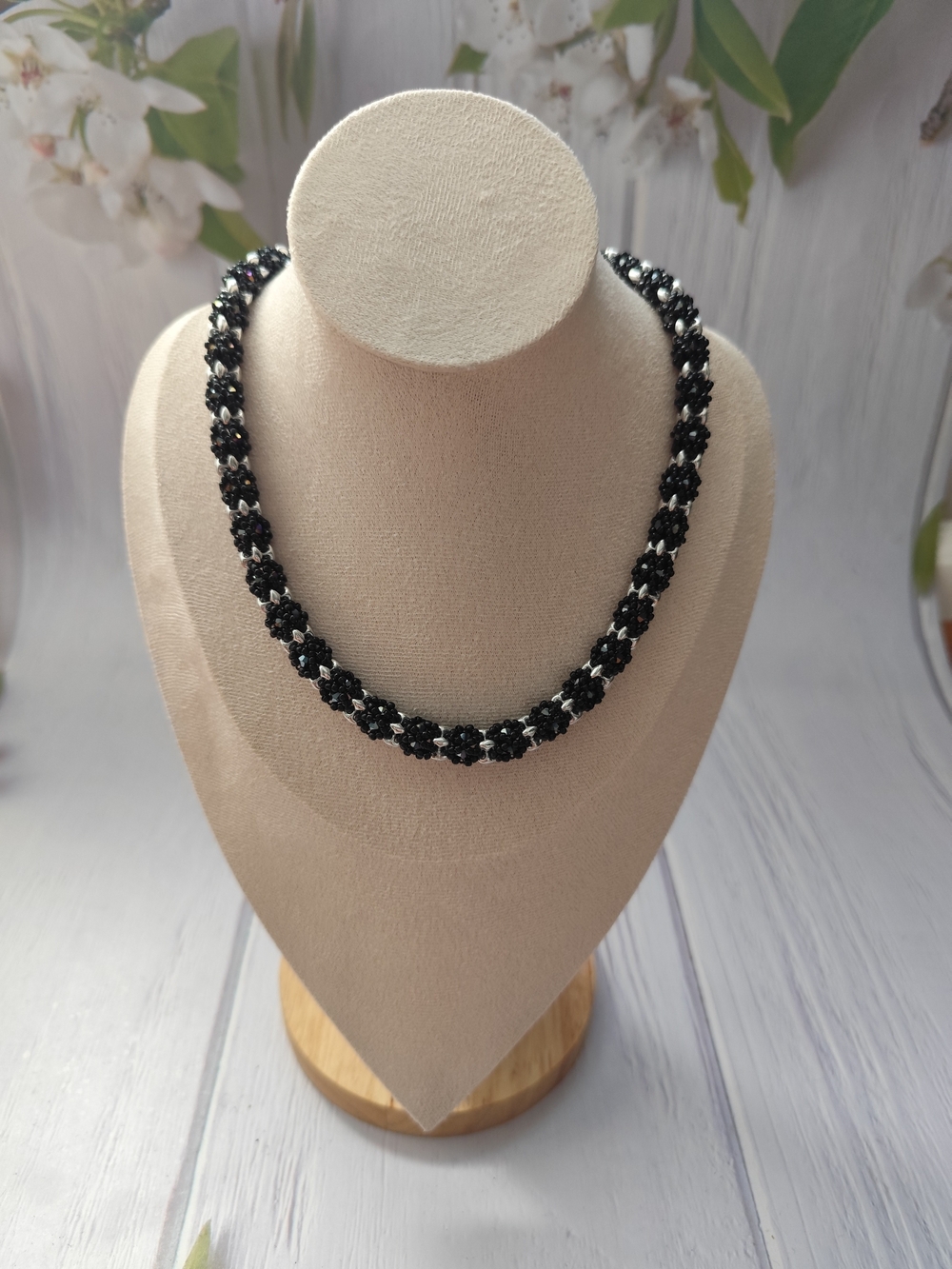 Black Beaded Necklace - Elegant Women Jewelry